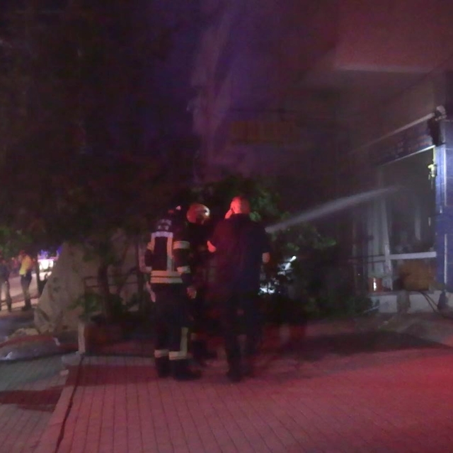 Ekmek fırınında patlama sonrası yangın; 3 kişi dumandan etkilendi