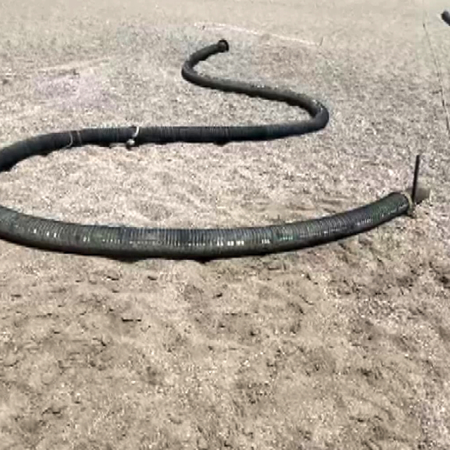 Kirlilikle gündeme gelen sahilde 500 metrelik boru kıyıya vurdu