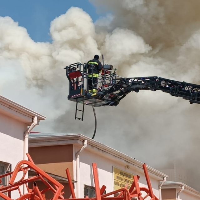 Gaziantep'te meslek lisesinde yangın