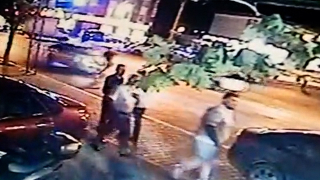 İki aracın çarptığı Muhammet Enes ağır yaralandı; kaza kamerada