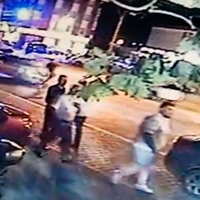 İki aracın çarptığı Muhammet Enes ağır yaralandı; kaza kamerada