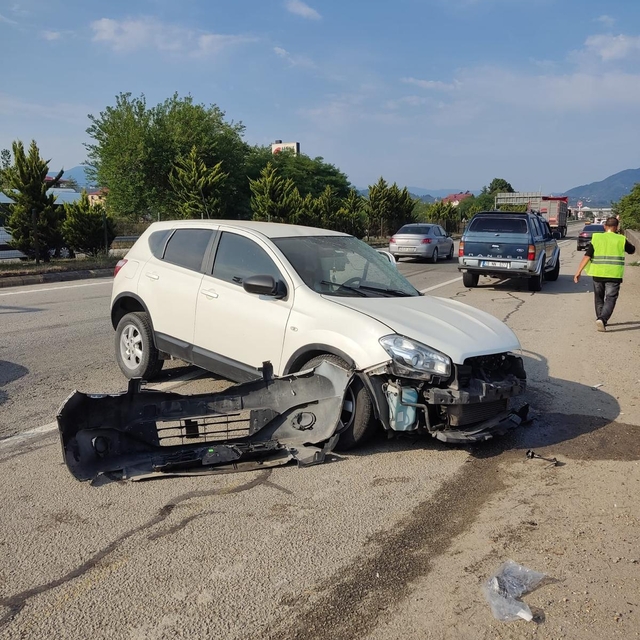 Giresun'da minibüs ile otomobilin çarpıştığı kazada 13 kişi yaralandı
