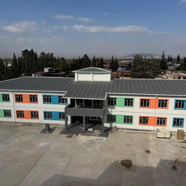 Kocaeli Büyükşehir Belediyesinin Hatay'a yaptırdığı okulun inşası tamamland...