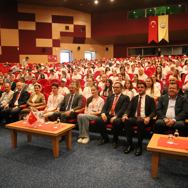 Balkan ülkelerinden öğrencileri buluşturan yaz kampı Edirne'de başladı