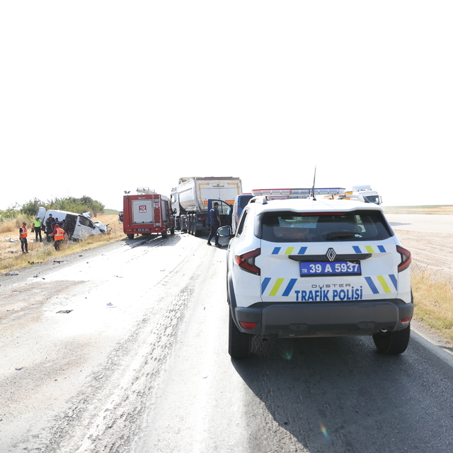 Kırklareli'nde tır ile panelvanın çarpıştığı kazada 1 kişi öldü, 1 kişi yar...