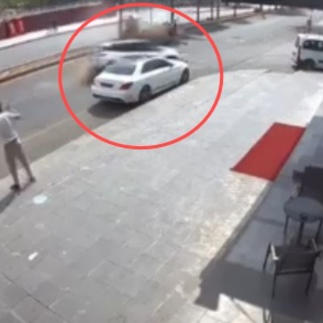 Cipe çarpan taksinin takla attığı kaza kamerada