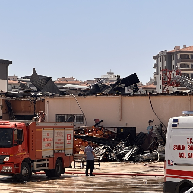 GÜNCELLEME - Gaziantep'te lisenin atölyesinde çıkan yangın söndürüldü