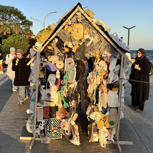 Sinop'ta deniz ve sahillerden 9 ton çöp toplandı