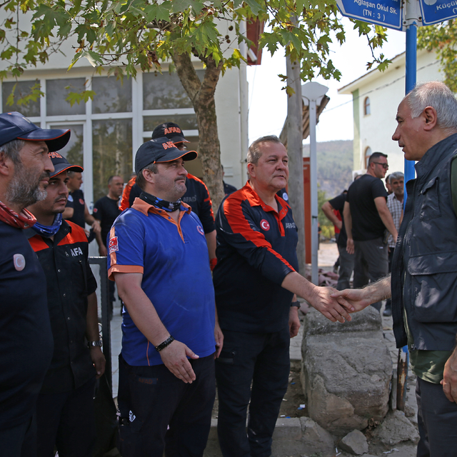 AK Parti Genel Başkanvekili Ala, Bursa'da orman yangınından etkilenen mahal...