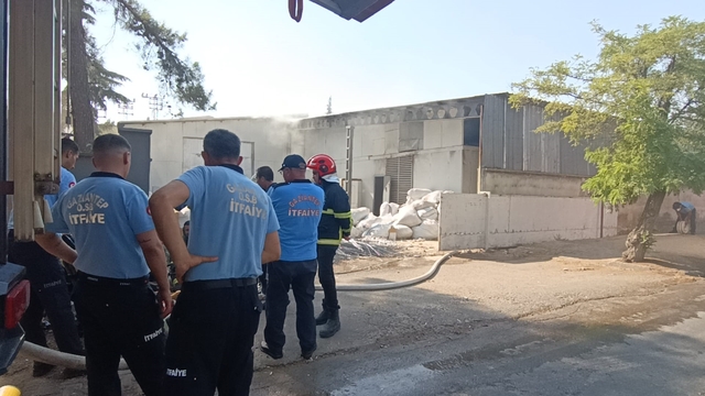 Gaziantep'te tekstil fabrikasında çıkan yangın söndürüldü