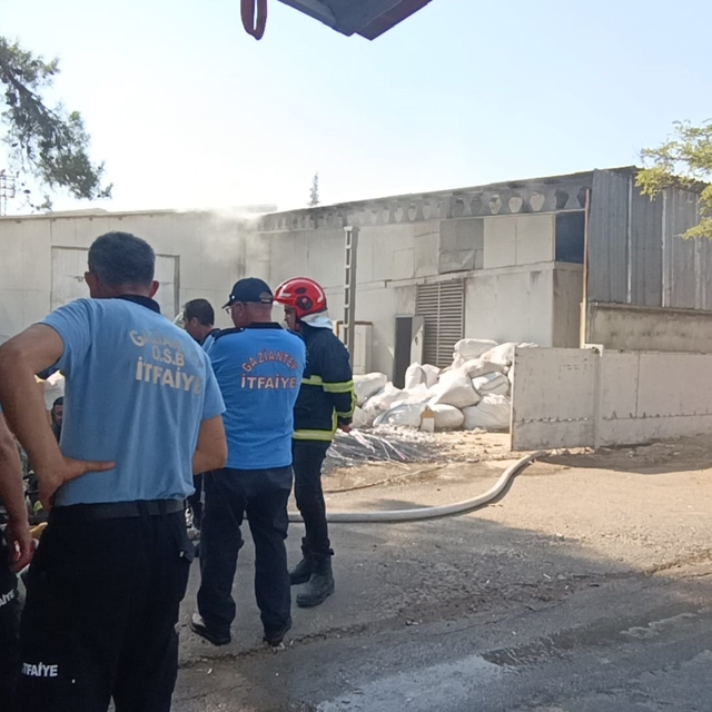 Gaziantep'te tekstil fabrikasında çıkan yangın söndürüldü