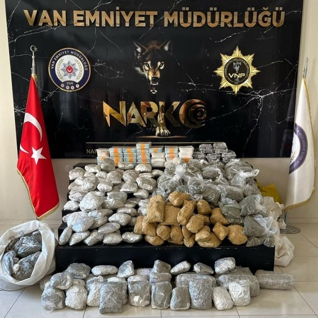 Van'da 127 kilo 560 gram uyuşturucu ele geçirildi