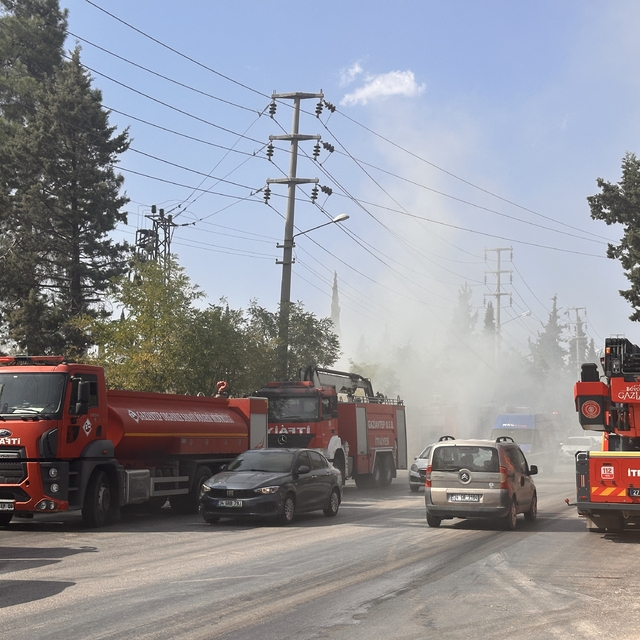 Gaziantep'te tekstil fabrikasında çıkan yangın söndürüldü