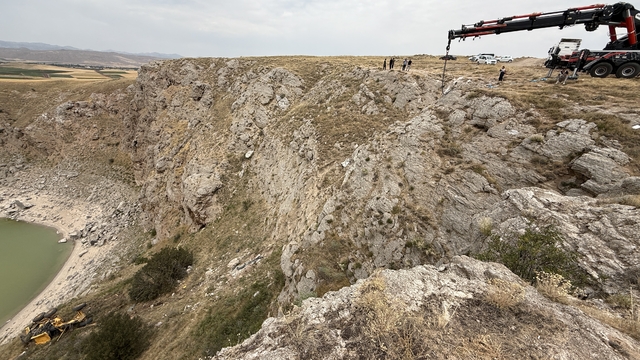 Greyderin uçuruma sürüklediği otomobilde ölen Gülsüm, köye tatile gelmiş