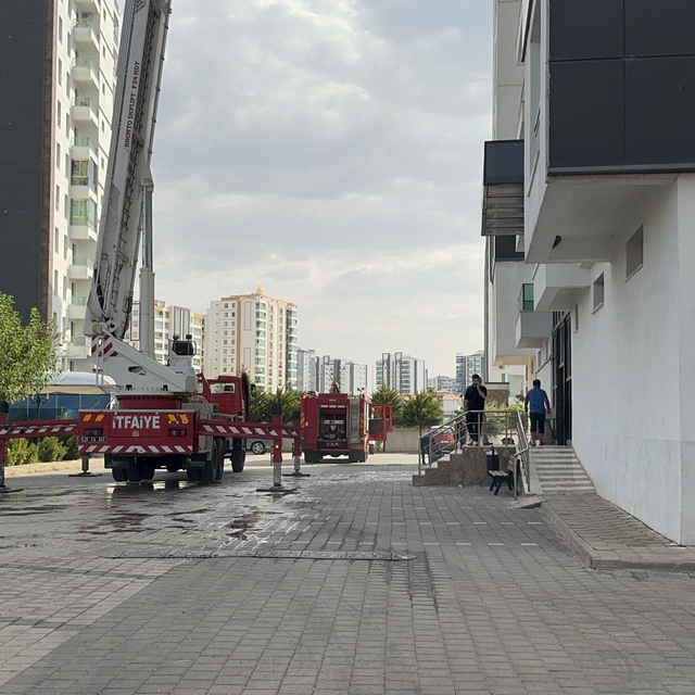 Baca yangını sırasında binada bulunan 15 kişi tahliye edildi