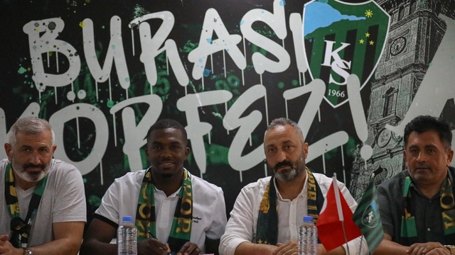 Anfernee Jamal Dijksteel resmen Kocaelispor'da