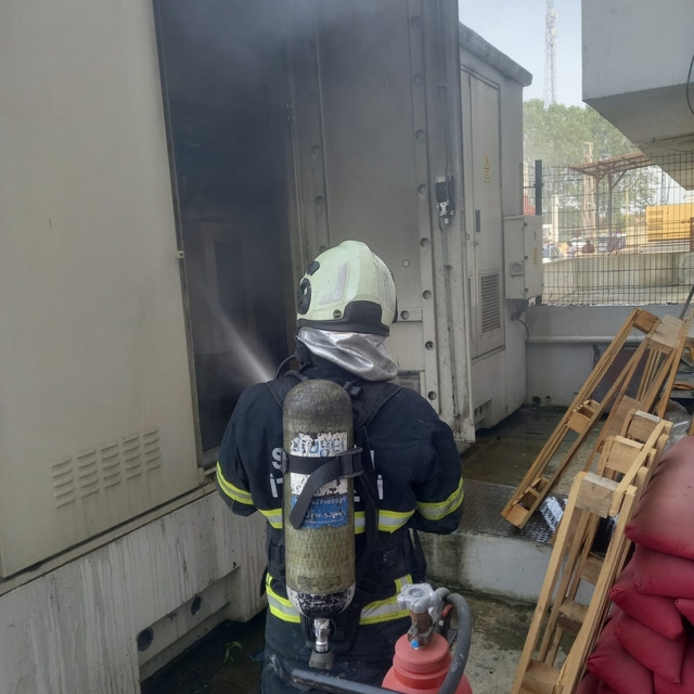 Tekkeköy'de trafoda çıkan yangın söndürüldü