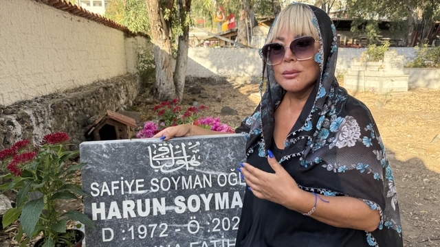 Safiye Soyman, oğlu Harun'u ölümünün 1'inci yılında gözyaşlarıyla andı