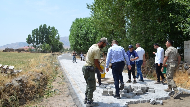 Bulanık Kaymakamı Koşansu yol çalışmalarını inceledi