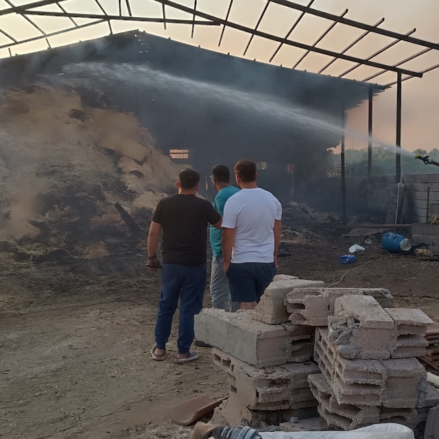 Konya'daki ahır ve samanlık yangınında 2 kişi yaralandı