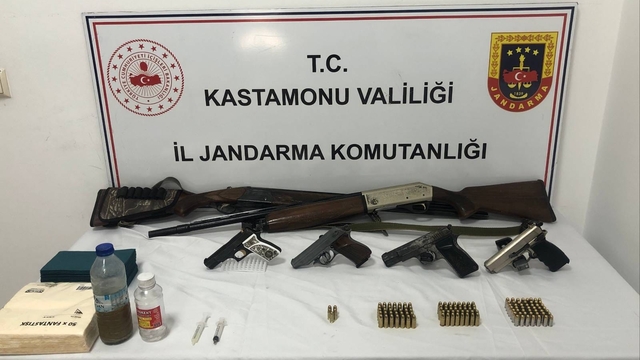 Kastamonu'da silah kaçakçılığı operasyonunda 4 zanlı yakalandı