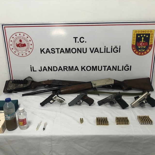 Kastamonu'da silah kaçakçılığı operasyonunda 4 zanlı yakalandı