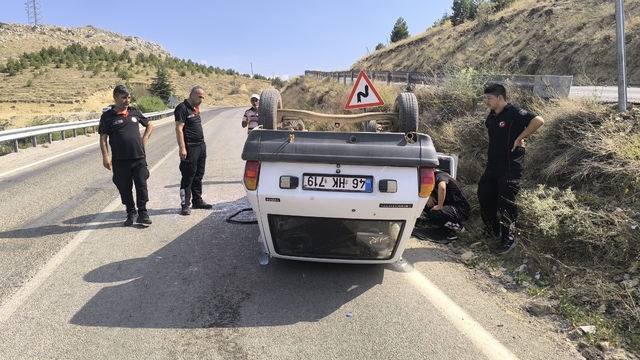 Kahramanmaraş'ta devrilen otomobildeki 1 kişi öldü, 1 kişi yaralandı