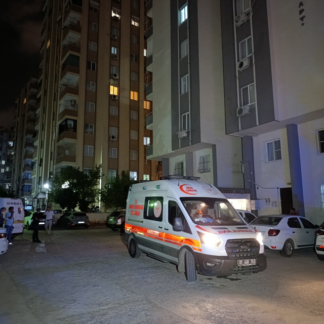 Baba, tartıştığı kızı ve eşini öldürüp intihar etti; erkek çocuk ise kaçara...