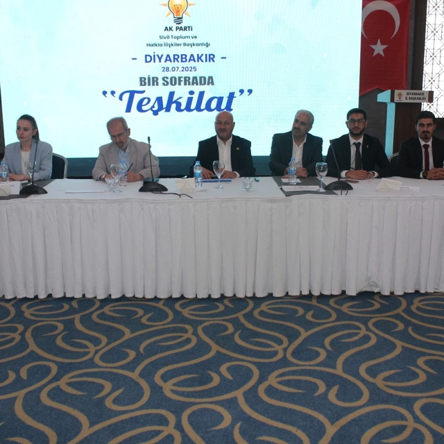 AK Parti, Diyarbakır'da "Bölgesel Sivil Toplum ve Halkla İlişkiler Toplantı...