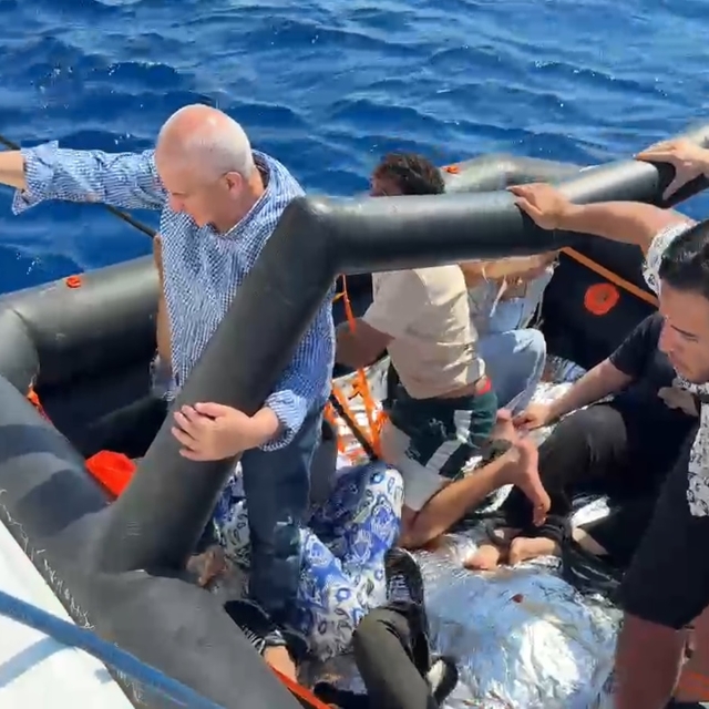 Bodrum açıklarında 13 düzensiz göçmen kurtarıldı