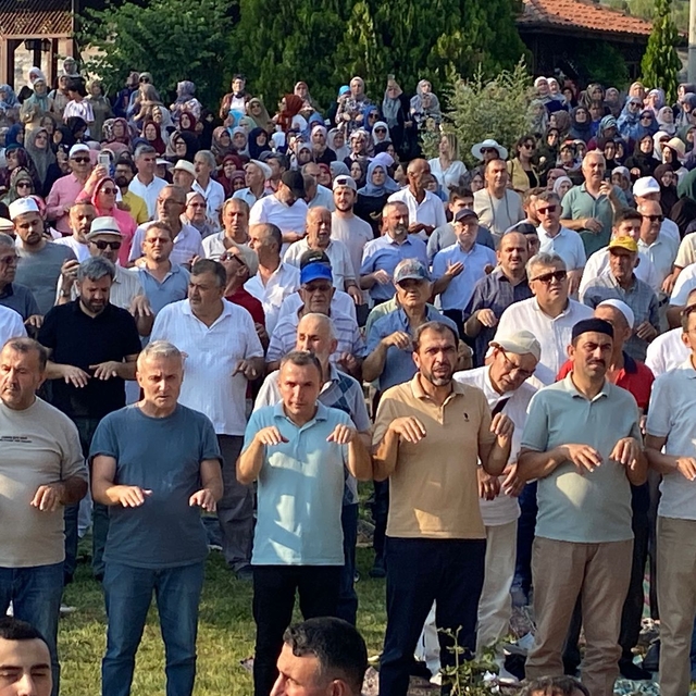 Orman yangınlarının sürdüğü Karabük'te yağmur duası