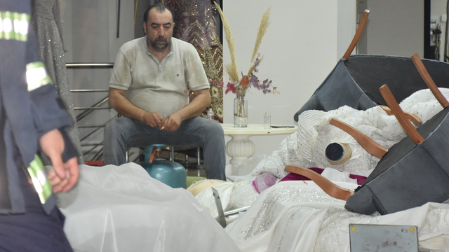 Antalya'da gelinlikçi dükkanını ateşe vermeye çalışan kişi gözaltına alındı