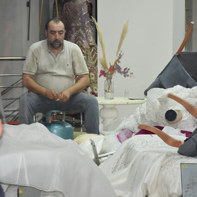 Antalya'da gelinlikçi dükkanını ateşe vermeye çalışan kişi gözaltına alındı