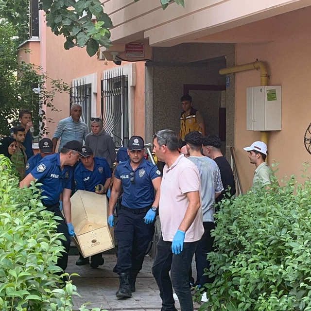 5'inci kattaki evine pencereden girmek isterken düşen Kadir Can, öldü