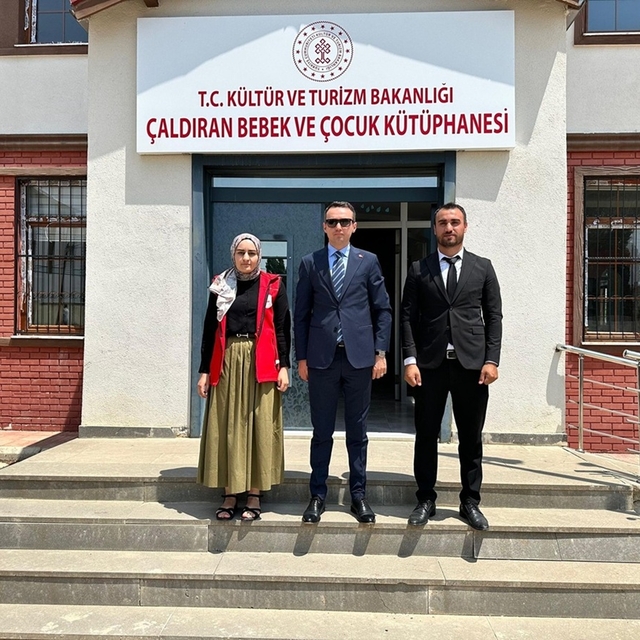 Çaldıran Kaymakamı Bakan, Bebek ve Çocuk Kütüphanesi'ni ziyaret etti
