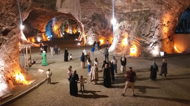 Iğdır'daki tuz mağarası, ziyaretçilerin gözdesi oldu