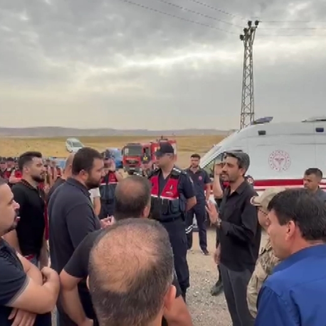 Batman'da kaçak 56 bungalov ve hobi evinin yıkımı sırasında gerginlik yaşan...