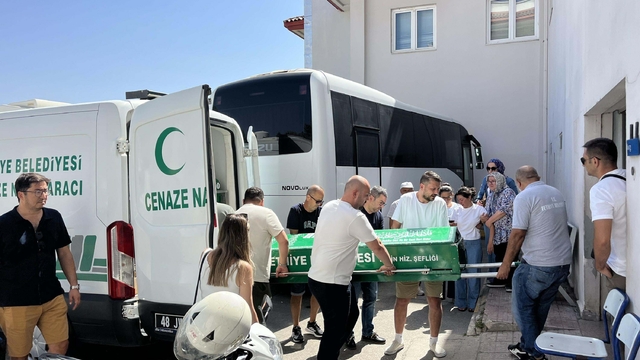 Yüzerken havuzda fenalaştı, hastanede kurtarılamadı