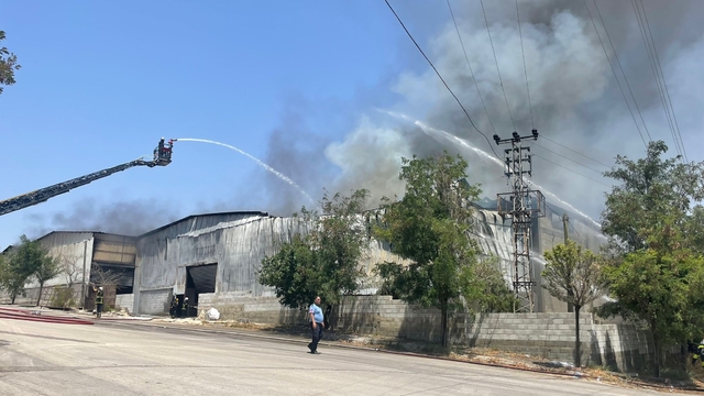 Gaziantep'te halı fabrikasında yangın