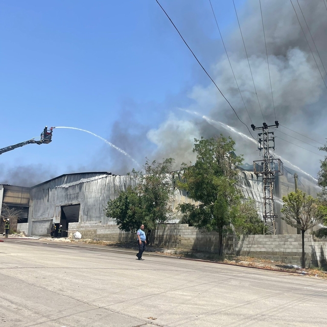 Gaziantep'te halı fabrikasında yangın
