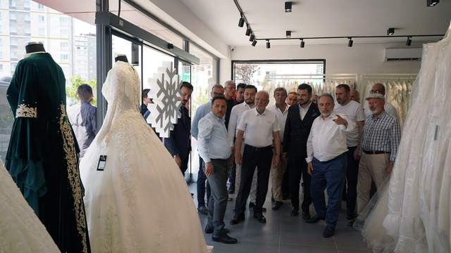 Protokol üyeleri, Talas Belediyesinin Kartanesi Gelinlik Evi'ni gezdi