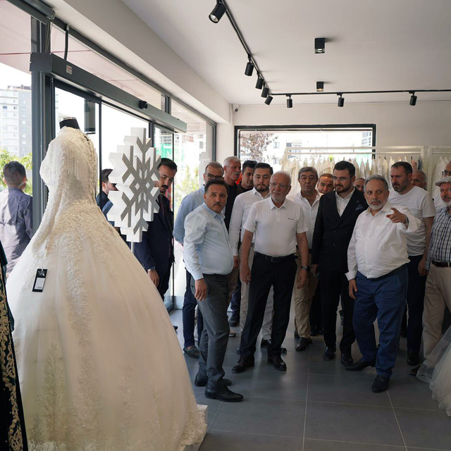 Protokol üyeleri, Talas Belediyesinin Kartanesi Gelinlik Evi'ni gezdi