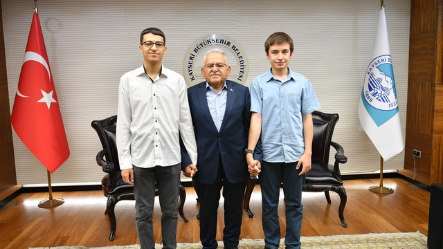 Büyükkılıç, YKS'de derece yapan öğrencileri misafir etti