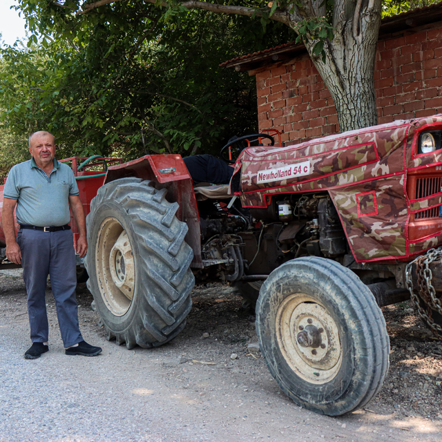 Bursa'da orman yangınına su yetiştirmek için patlak lastikle 2 kilometre ka...