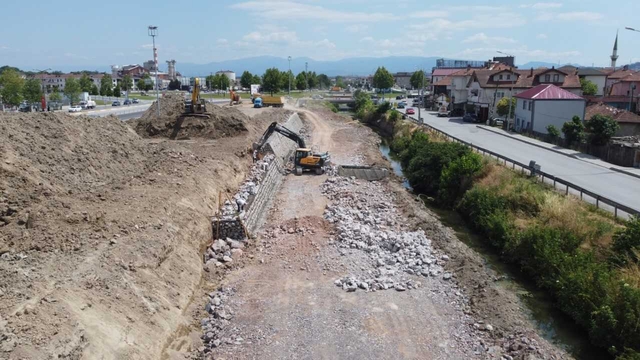 Sakarya'da Çark Deresi ıslah çalışması sürüyor