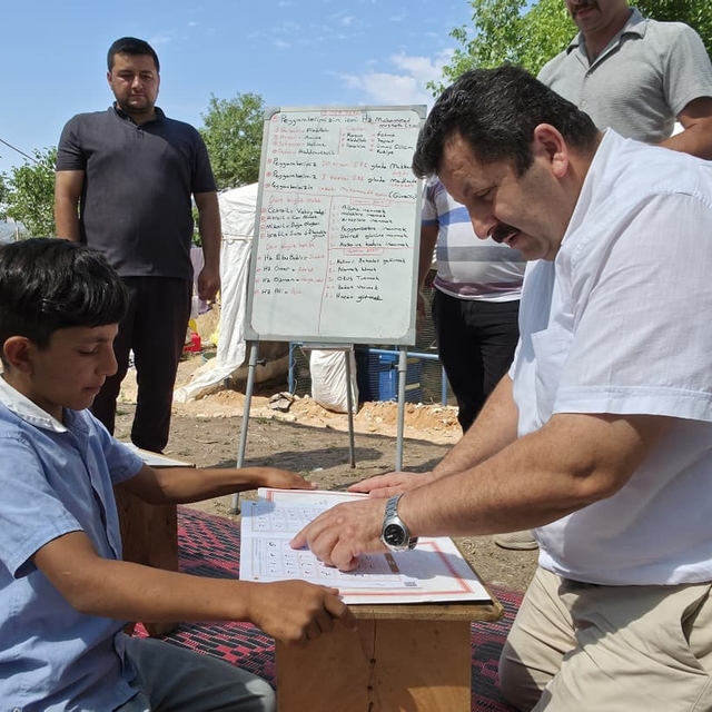 Amasya'da mevsimlik tarım işçilerinin çocukları için "Çadır Kur'an Kursu" a...