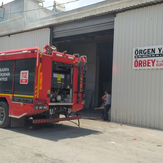Şanlıurfa'da bir fabrika çıkan yangında hasar gördü