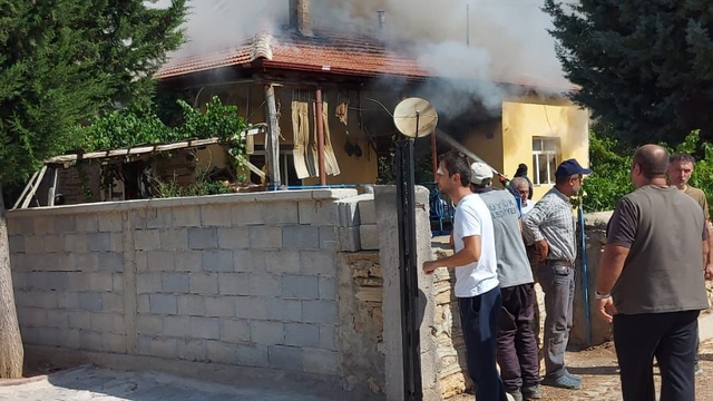 Konya'daki ev yangınında 2 kişi yaralandı