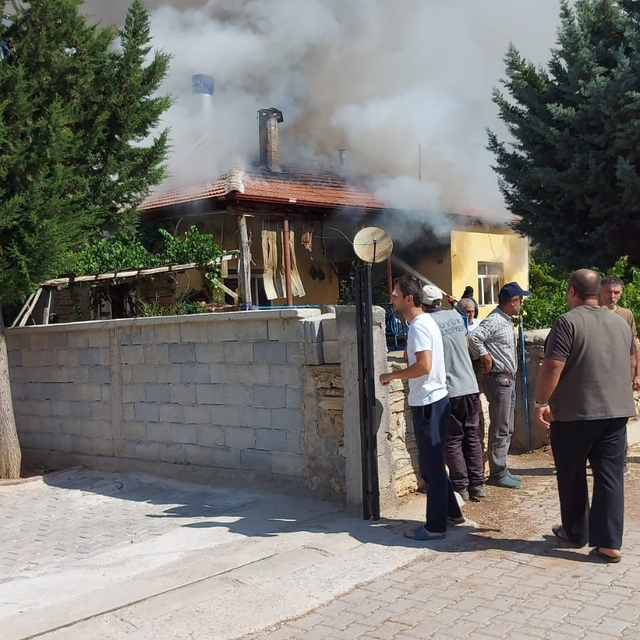 Konya'daki ev yangınında 2 kişi yaralandı