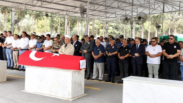 Mersin'de evinde rahatsızlanan polis memuru hayatını kaybetti